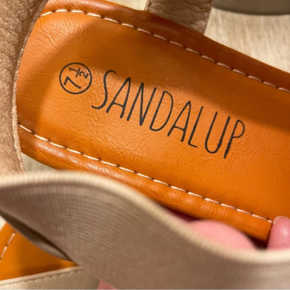 SandalUp Flat Neutral Sandals NWOT - Picture 3 of 4